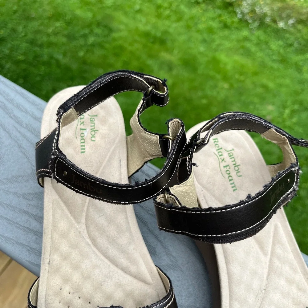Jambu Relax Foam Brown Vegan Leather Wedge Sandals Floral Detail Womens 9.5M